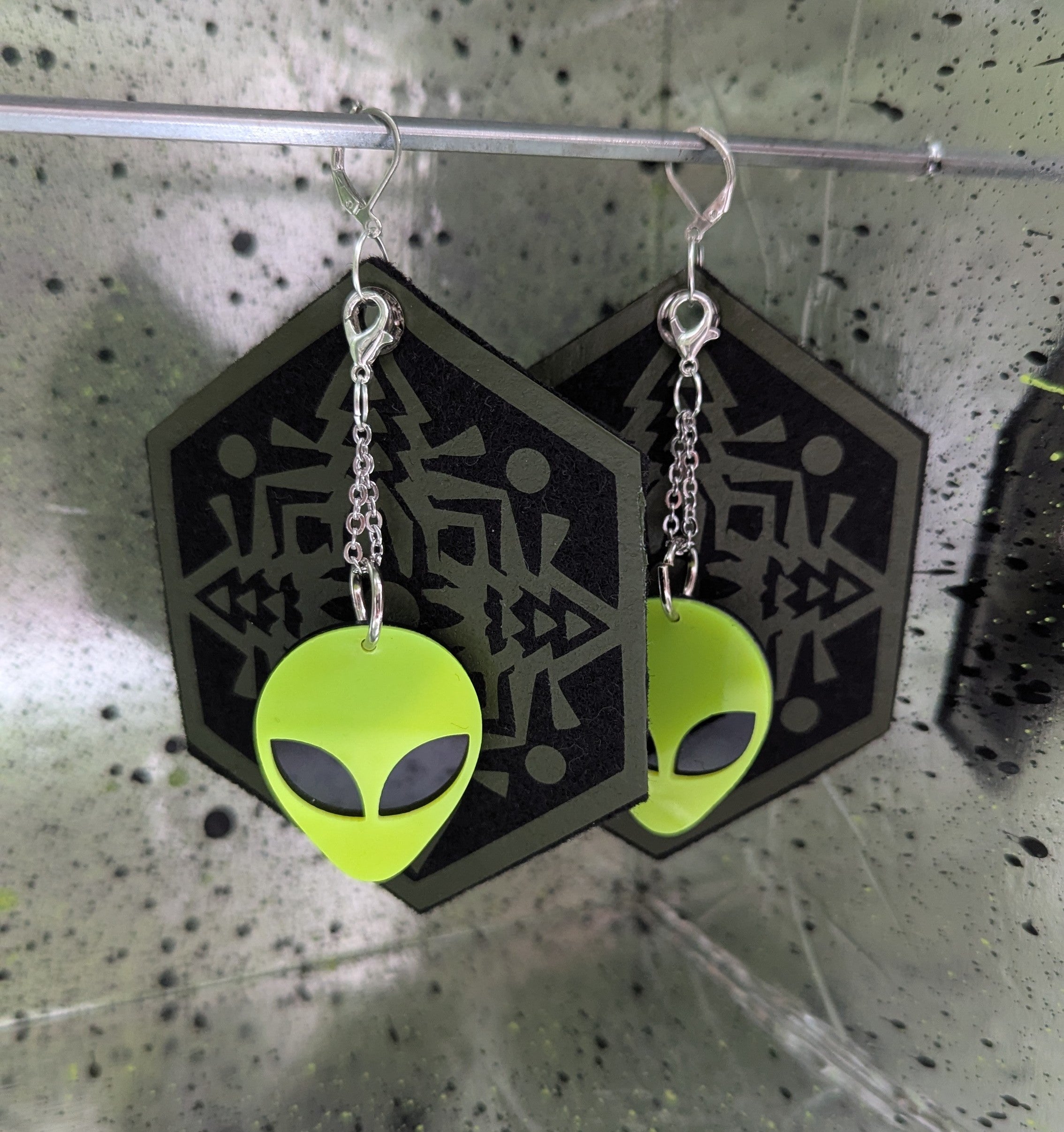 🩷❤️🧡💛👽💚🩵💙💜 A25 Boucles d'Oreilles 👽💚✨