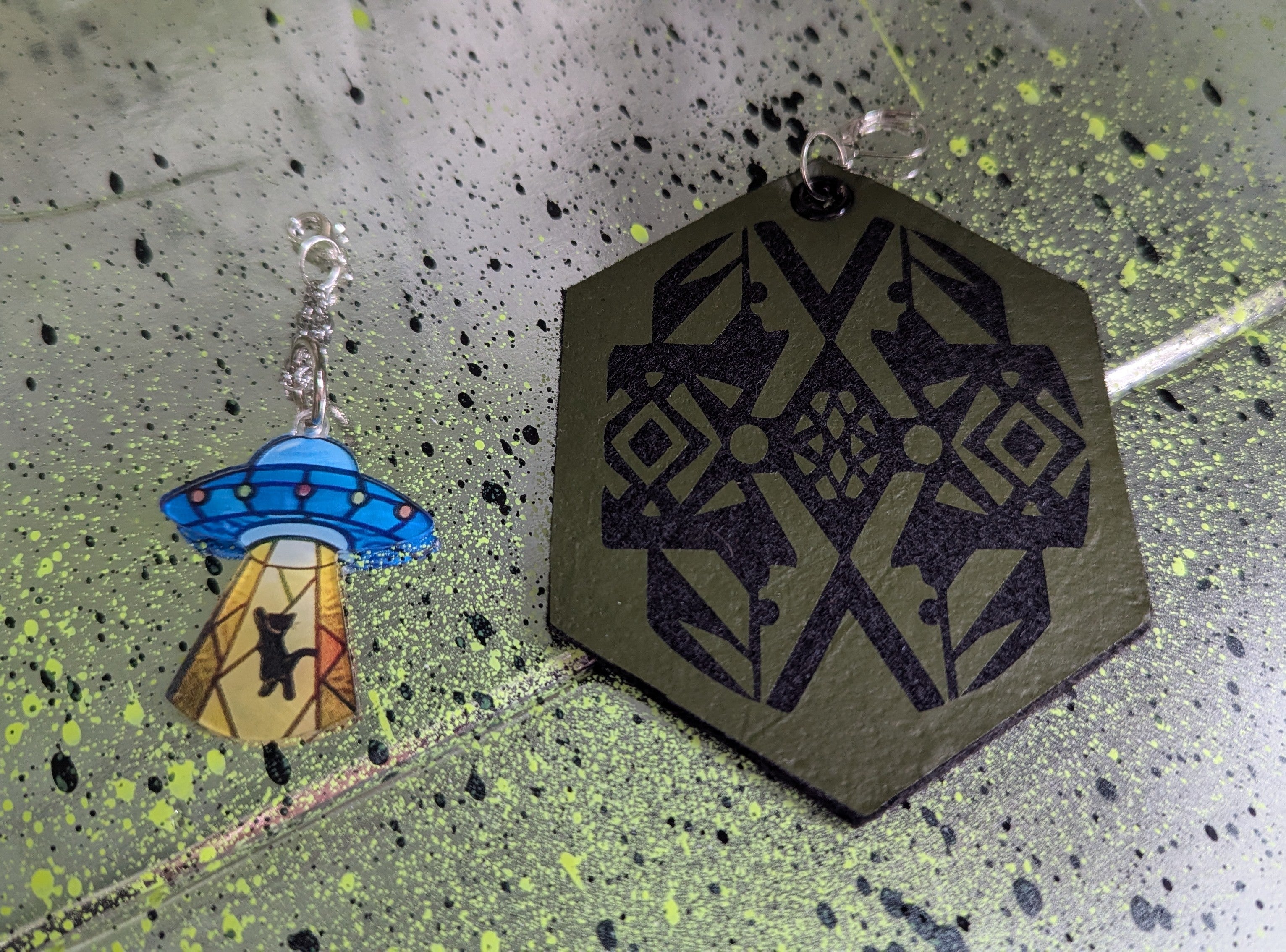 ❤️🧡💛👽💚💙💜 A25 Boucles d'Oreilles 🐈‍⬛🛸