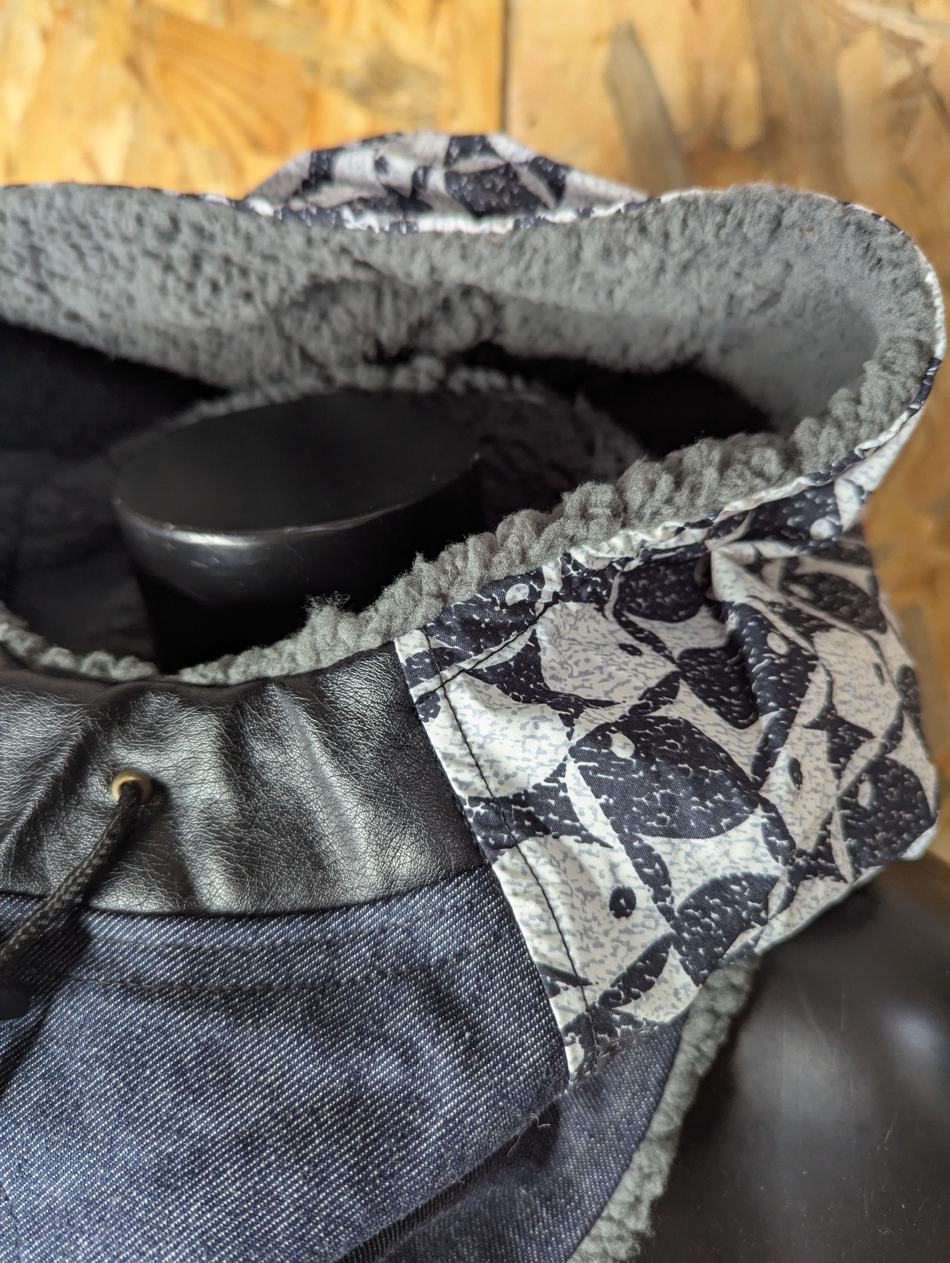 Capuche Snood "TR33PT33K" H1819 Oldschool TU