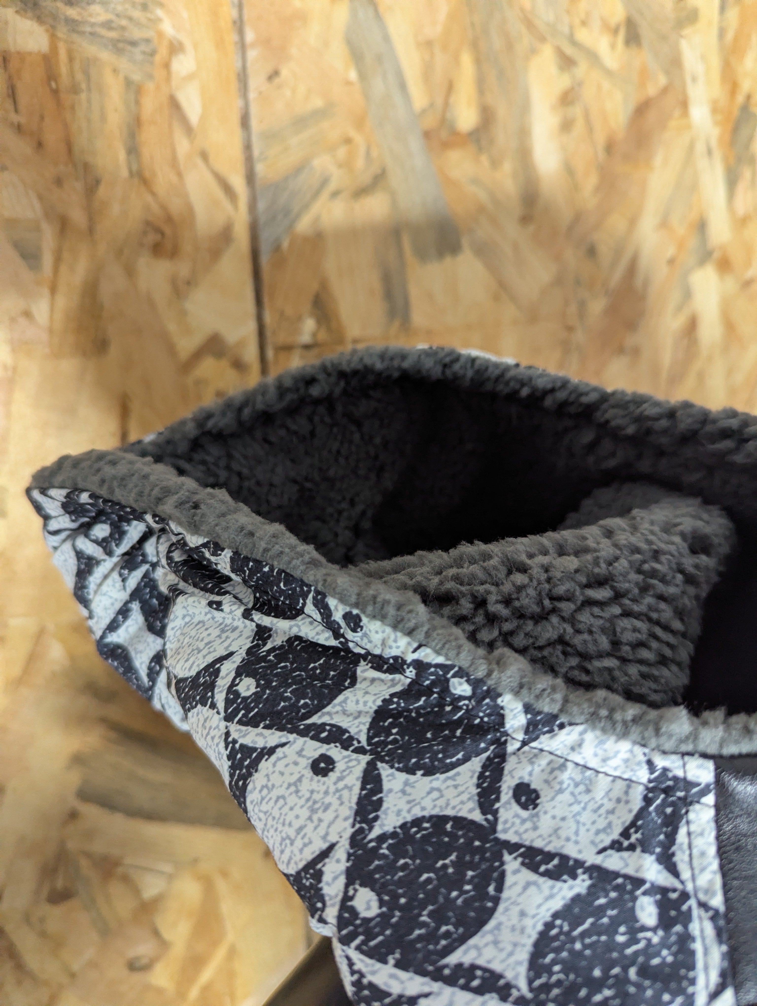 Capuche Snood "TR33PT33K" H1819 Oldschool TU