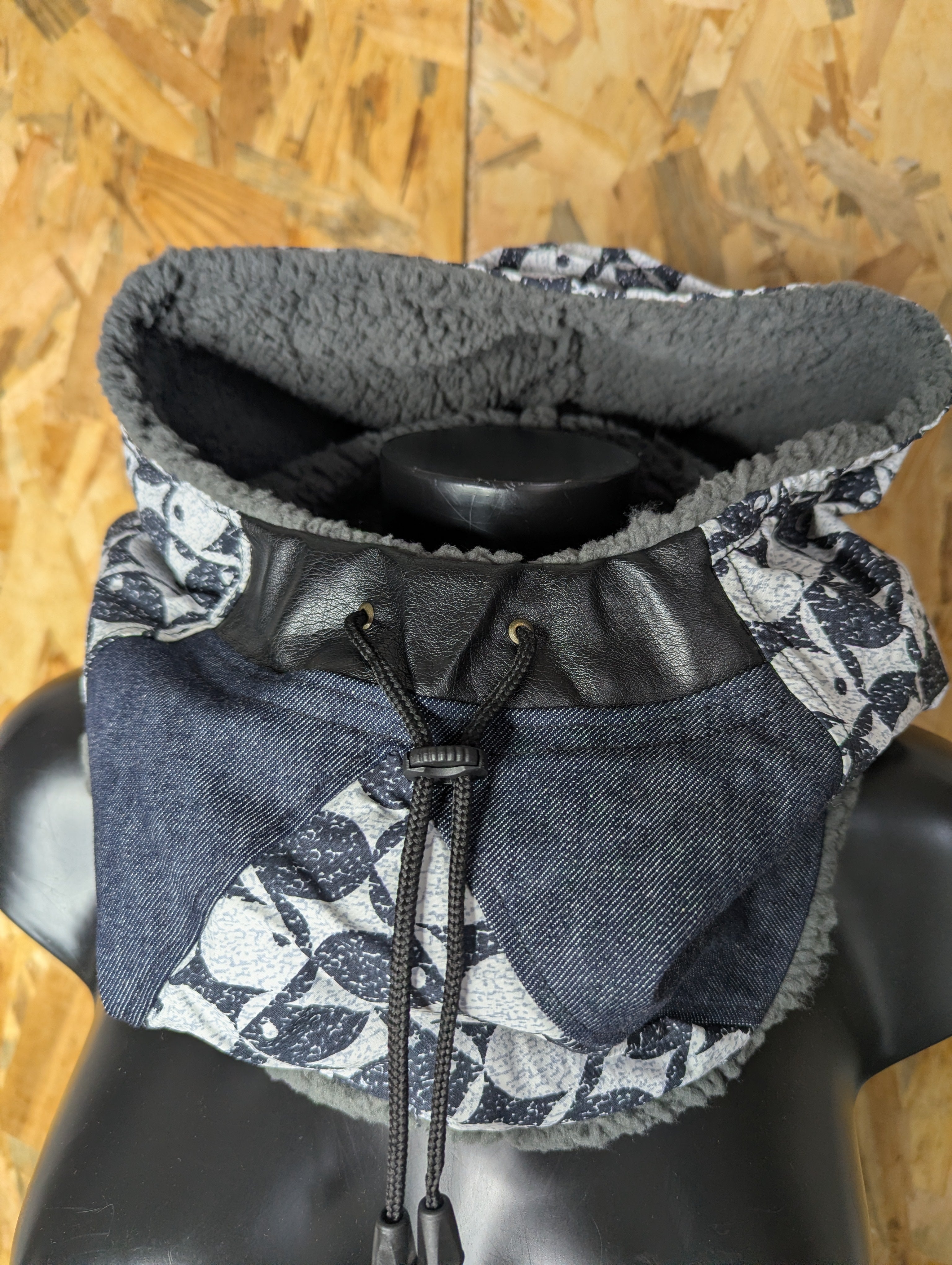 Capuche Snood "TR33PT33K" H1819 Oldschool TU